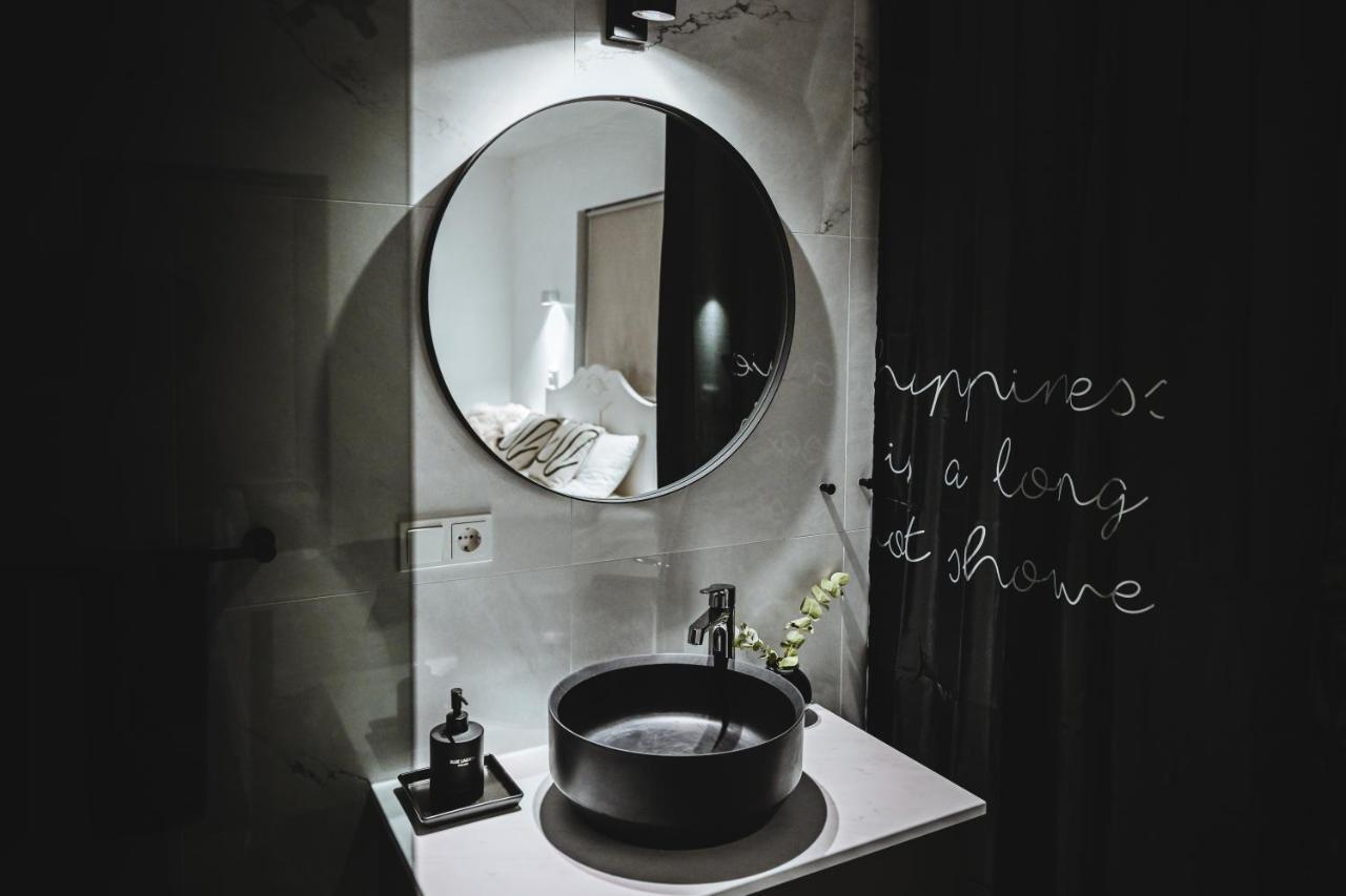 Alka - Cozy Room By The Sea With Private Hot Tub Njarthvik Zewnętrze zdjęcie