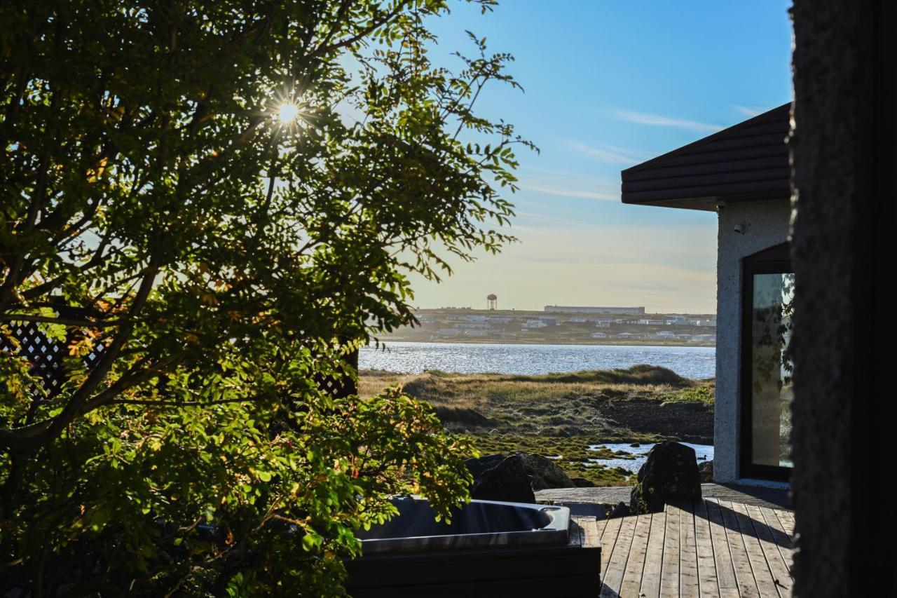 Alka - Cozy Room By The Sea With Private Hot Tub Njarthvik Zewnętrze zdjęcie
