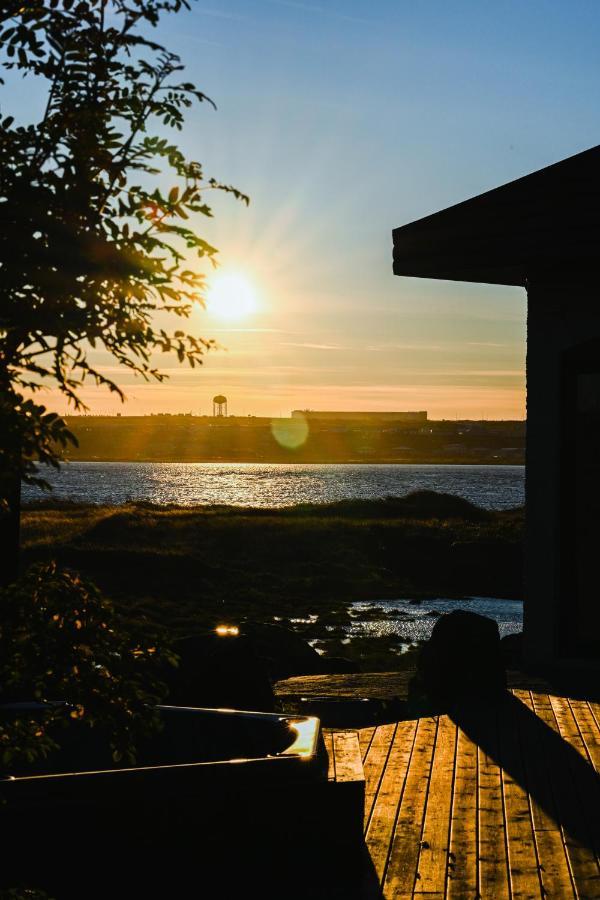 Alka - Cozy Room By The Sea With Private Hot Tub Njarthvik Zewnętrze zdjęcie